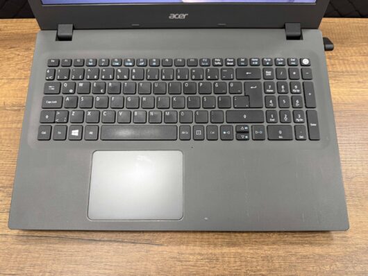 Acer Aspire E5-573G-56E5 Intel Core i5 5200U 4GB RAM 240GB SSD 820M 15.6" HD NX.MVMEY.005 (İKİNCİ EL) - Image 2