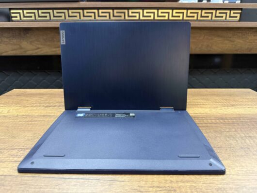 Lenovo IdeaPad Flex 3 11ADA05 AMD Athlon Silver 3050e 4GB RAM 128GB SSD W10 11.6" HD 82G4000TTX DOKUNMATİK (İKİNCİ EL) - Image 4